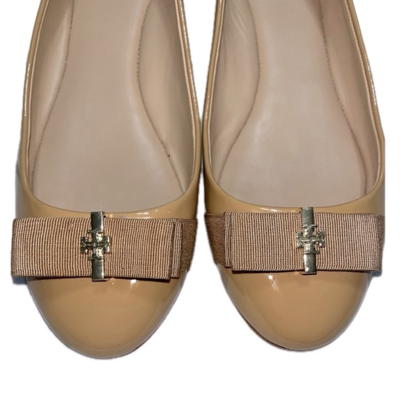 TORY BURCH ‘Trudy’ Gold Logo-Bow, Beige Patent, Ballet Flat, Sz 8.5M - Picture 3 of 11